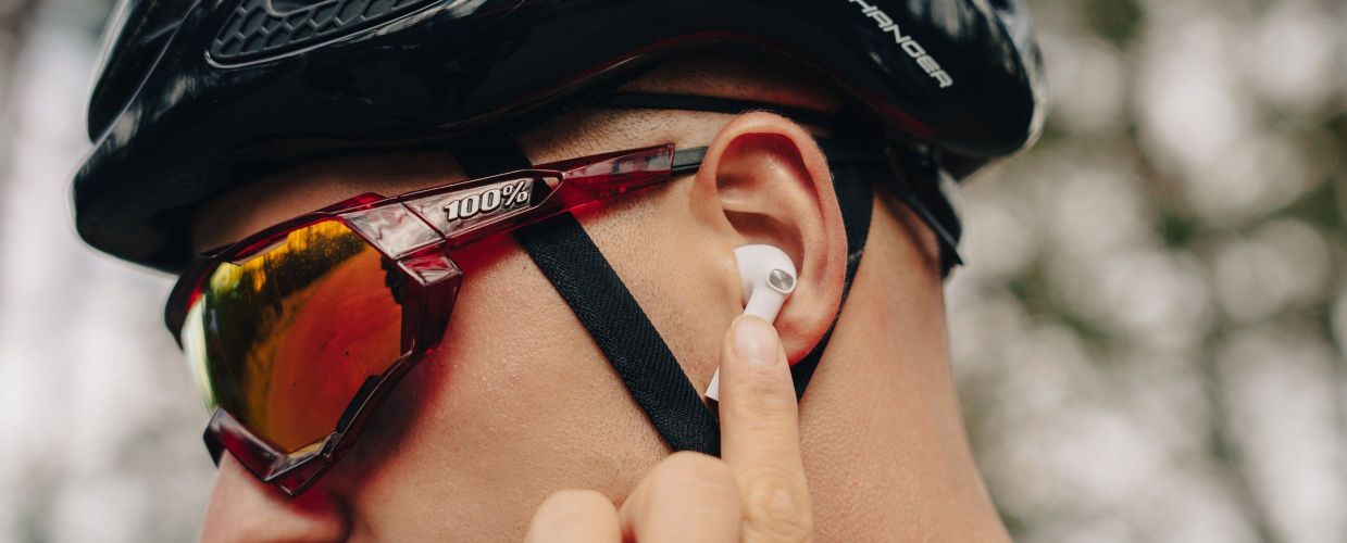 Jak zapnout bezdrátová sluchátka? Návod krok za krokem