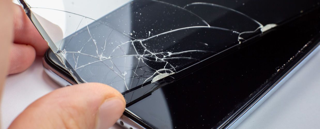Jak sundat ochrannou fólii z telefonu?